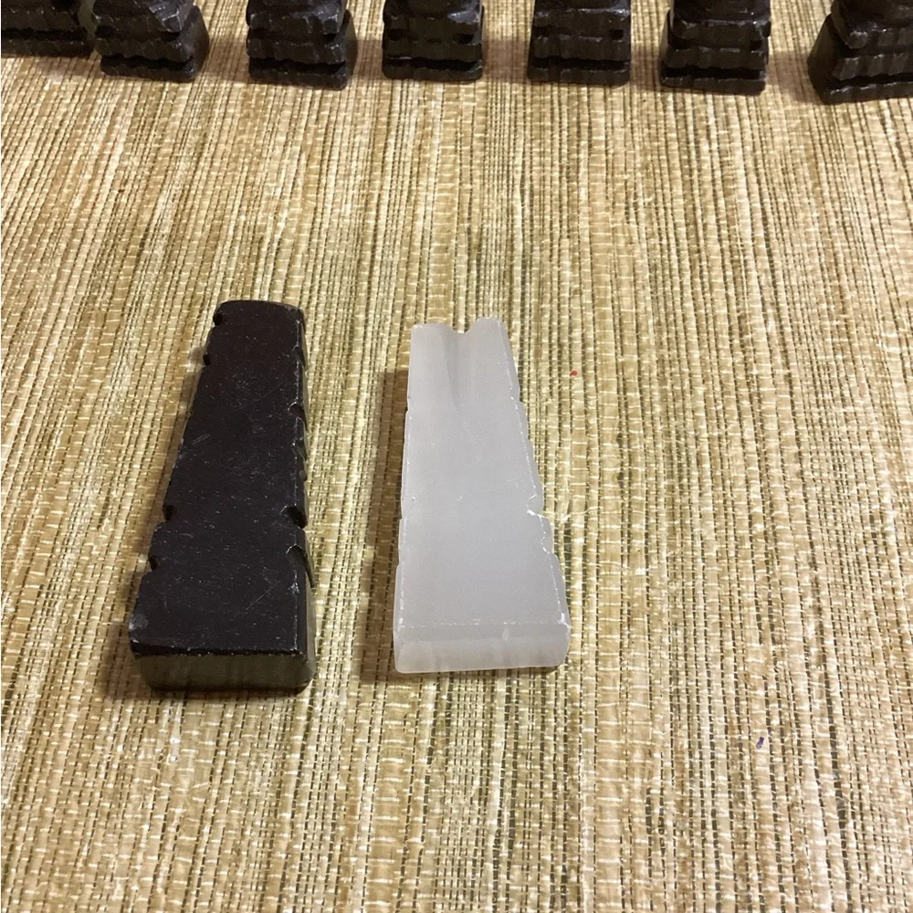 Black and White Onyx Chess 32 piece Complete - Picture 6 of 7